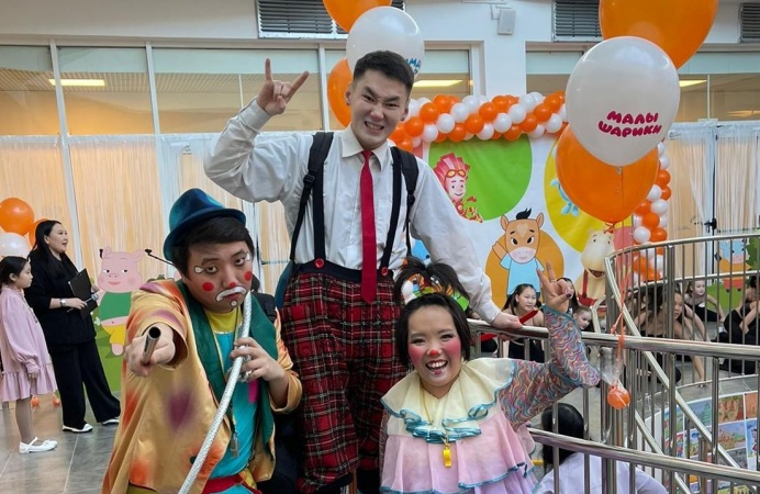 Вчера в smart-библиотекe был организован праздник для детей от студии дубляжа ГБУ РС(Я) НВК «Саха»