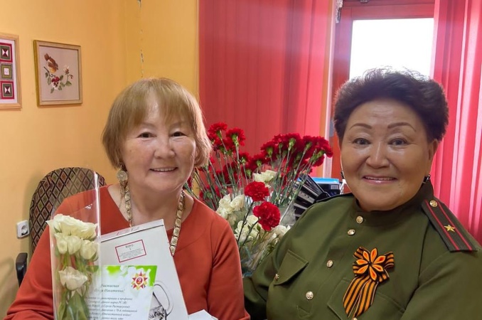 Государственный цирк Якутии имени Марфы и Сергея Расторгуевых поздравил с 78-й годовщиной Победы в Великой Отечественной войне  ветеранов-тружеников тыла, проживающих в Центральном округе. 