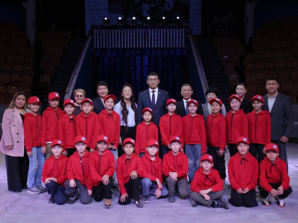Якутские дети в Хэбэйском колледже искусств в Китае!