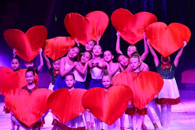 18 ноября на арене цирка состоялся эстрадно-цирковой концерт «Ийэ5э махтал»