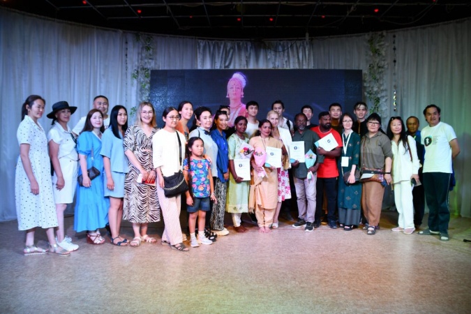 Мастер-класс по костюму и движению в индийском танце мохиниаттам