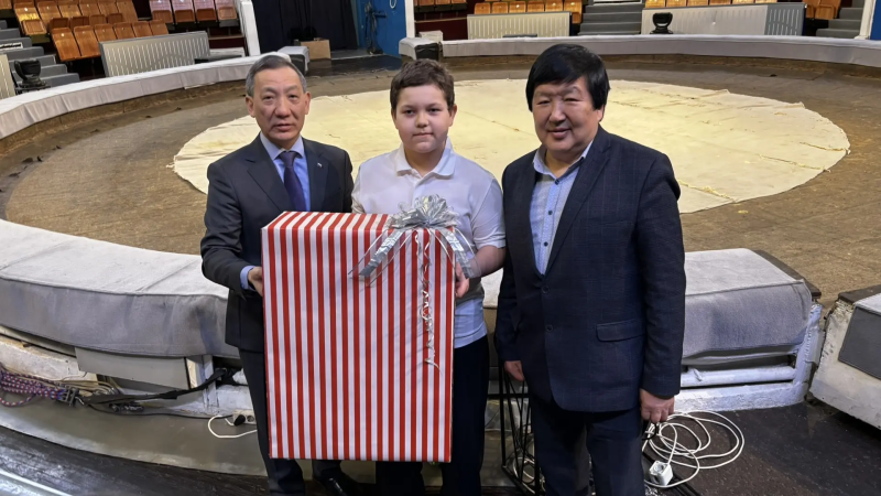 Юный артист из Якутска получил цирковой реквизит от Владимира Путина  Подробнее: https://www.sakha.gov.ru/news/44225