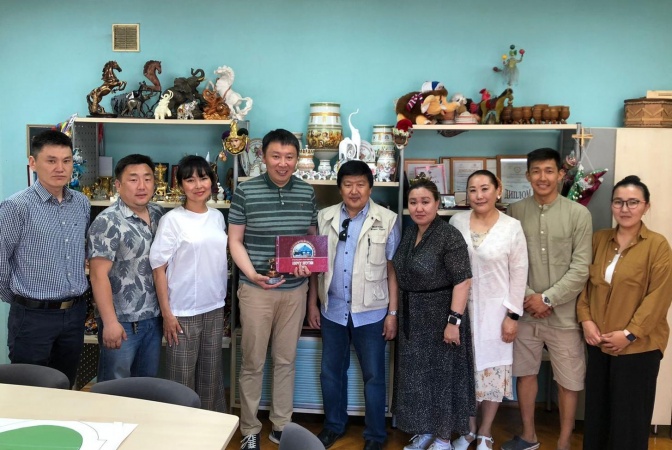 Представитель Корпорации развития ДВ и Арктики  посетил якутский цирк