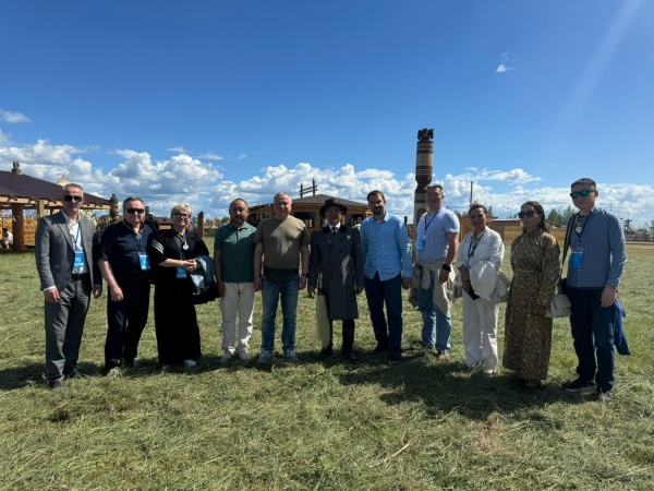 Сегодня в местности "Ус Хатын"  национальный праздник "Ысыах Туймаады" посетили почетные гости VII Международного циркового фестиваля "МАМОНТёнок-2024"