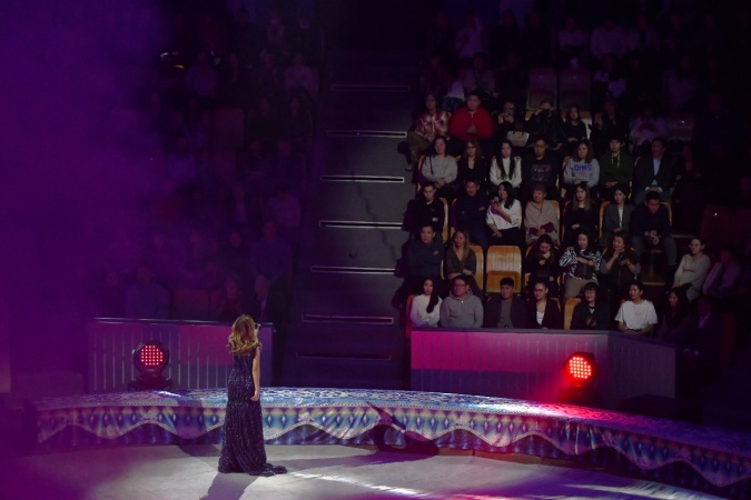  Эстрадно-цирковой концерт "Чысхаан бэлэ5э" (Подарок Чысхаана) 