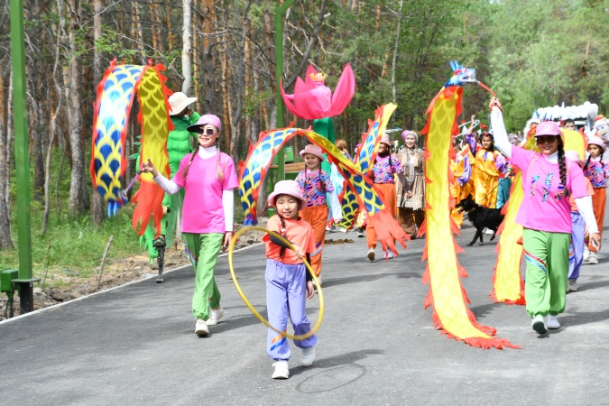 27 июня в Центральном парке культуры и отдыха состоялась праздничная «ЦИРКОВАЯ КАВАЛЬКАДА»