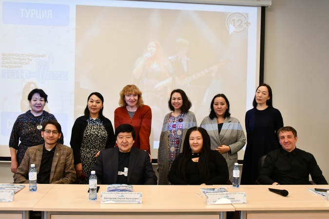 Сегодня в СМАРТ-библиотеке состоялась пресс-конференция организаторов и участников VI Всероссийского фестиваля джазовой музыки «ТОҤ-ДЖАЗ» 