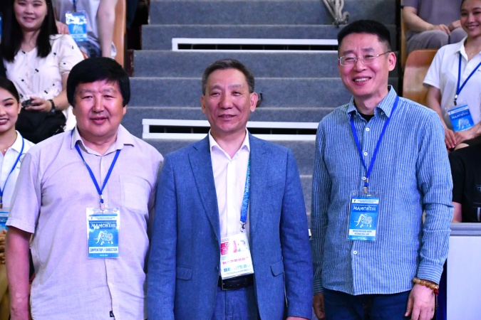 Афанасий Ноев встретился с участниками VII Международного циркового фестиваля «МАМОНТёнок-2024»