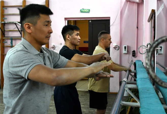 Ю.В. Педаренко тренирует артистов цирка