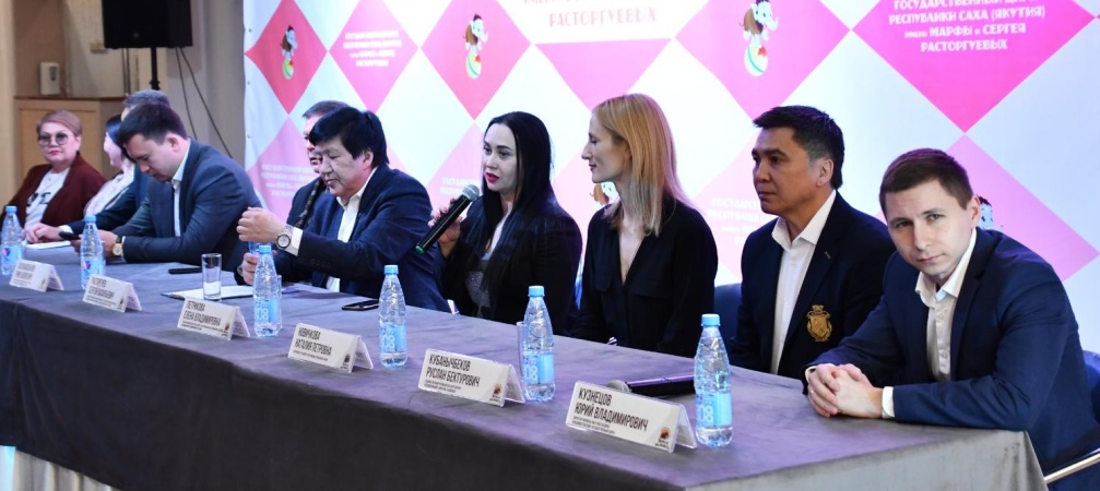 14 апреля в малом зале Государственного цирка Якутии прошла пресс-конференция к премьере циркового этно-шоу «ЗЕМЛЯ МАМОНТА».