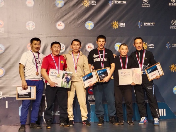 В турнире гран-при "Хаҥалас хапсаҕайа" артист Государственного цирка РС(Я) Владимир Степанов стал бронзовым призером