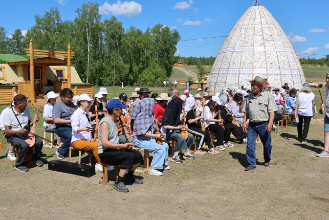 Фотографии подготовки к открытию «Ысыаха Олонхо» в Амге