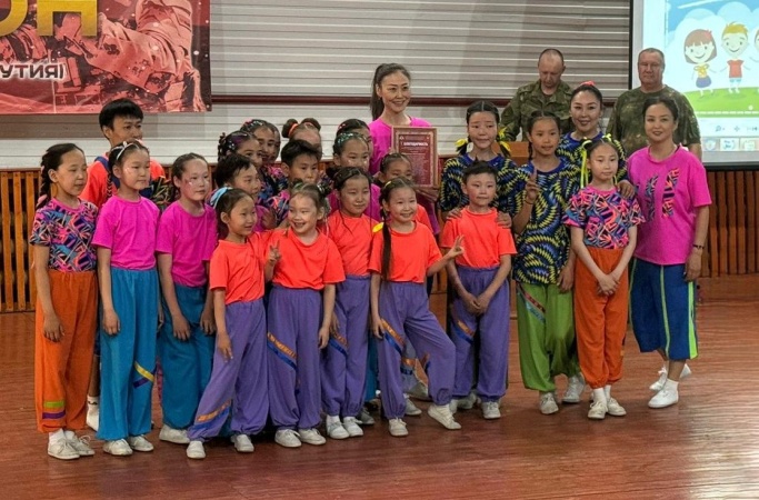 Детская цирковая студия «АРКТИК ЦИРК» выступили на праздничном мероприятии