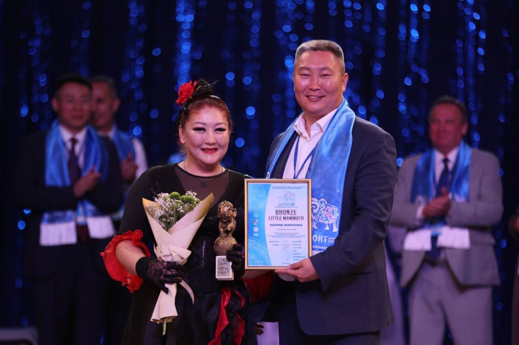 13. Бронза МАРИЯ ЖИРКОВА, номер дрессированные лошади (Великолепная тройка) г. Якутск (Россия).jpg