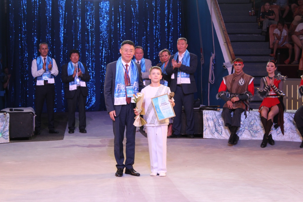 Бронза АНТОН ГРАМОТИН г. Шадринск (Курганская область) с номером жонглирование (Веселый друг).JPG