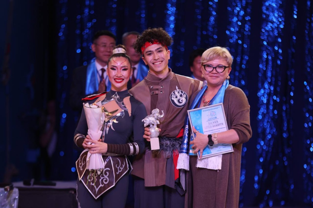 9. Серебро ДУЛМА И ВЛАД НОВОКРЕЩЕННЫХ, г.Улан-Удэ (Россия).jpg