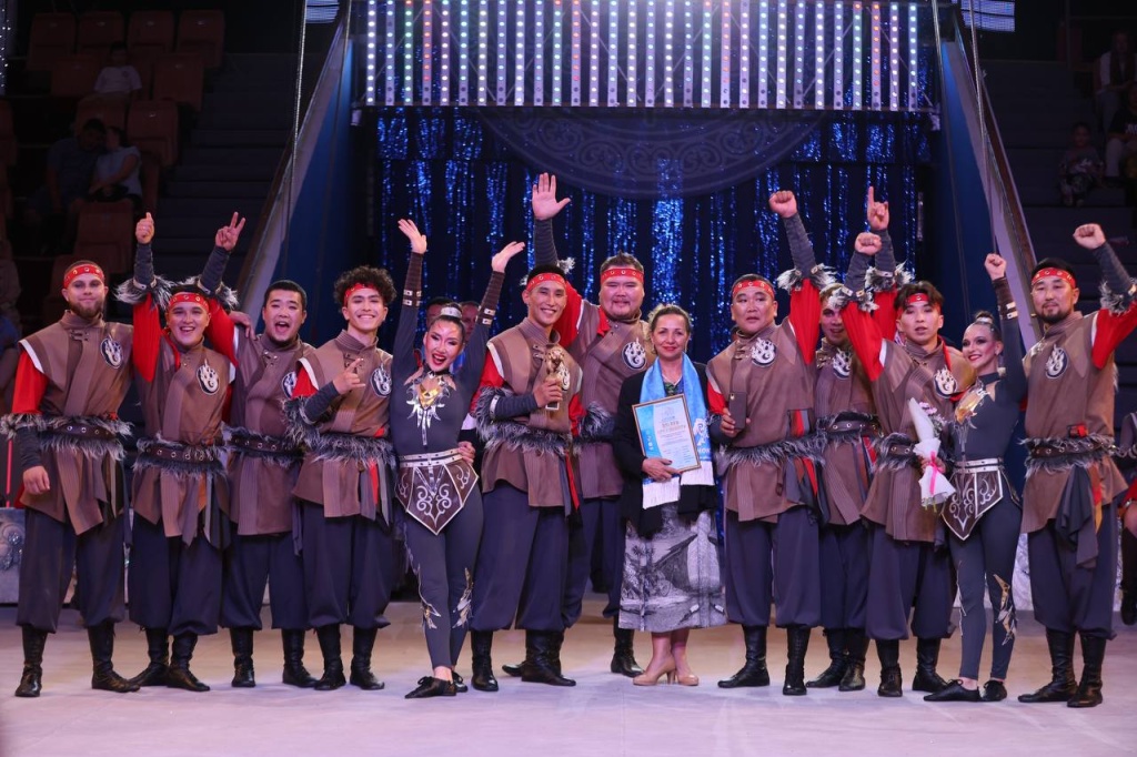 5. Золото номер групповой вольтиж Поющие стрелы г. Улан-Удэ (Россия).jpg